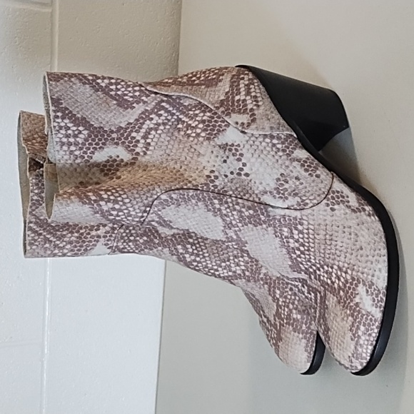 Dolce Vita Snake Embossed Genuine Leather Silver Inner Zipper Samie Boot 8.5 - Picture 2 of 14